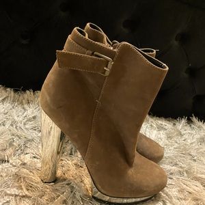 Gently used Pour La Victoire